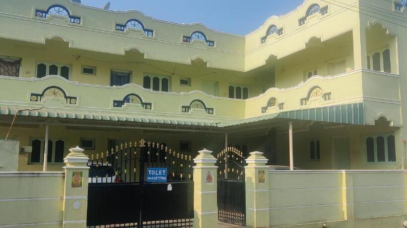 펜션 Millennium Town Homestay