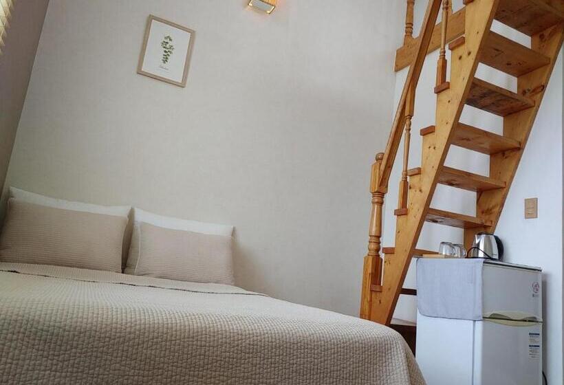 פנסיון Moon Forest Guesthouse