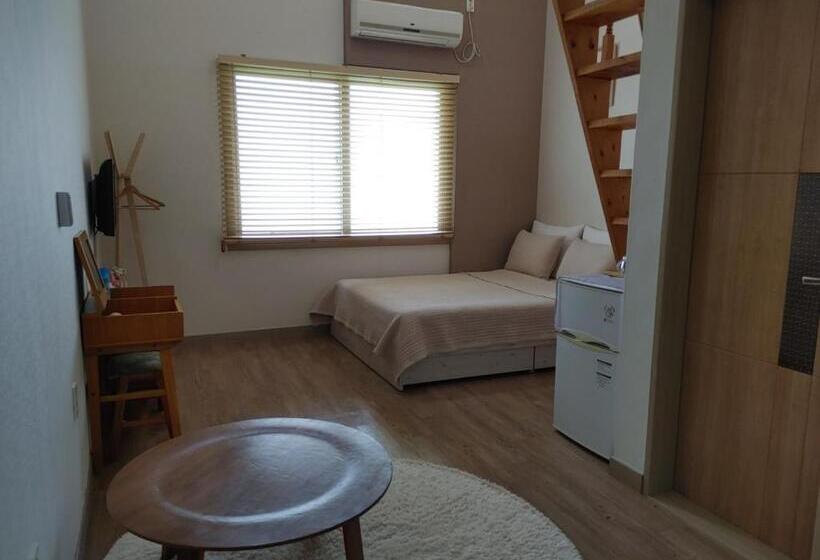 פנסיון Moon Forest Guesthouse