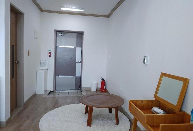 פנסיון Moon Forest Guesthouse