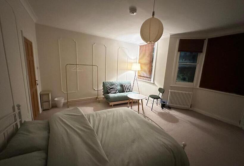 Пансион Spacious Room Near Underground