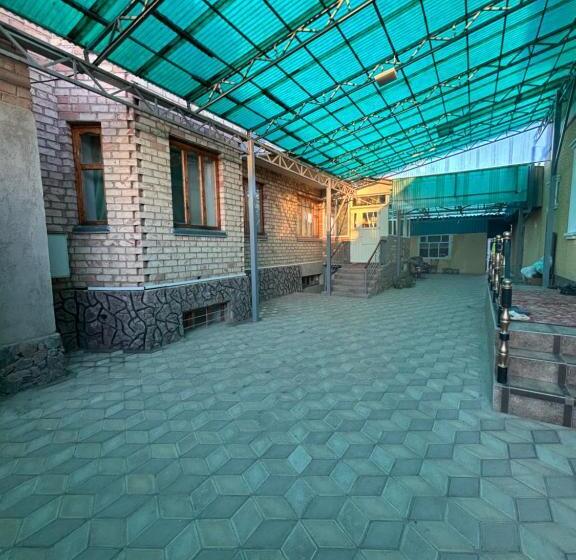 پانسیون Turguest House In Jeti Oguz