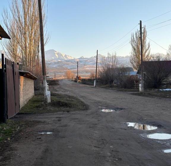 پانسیون Turguest House In Jeti Oguz