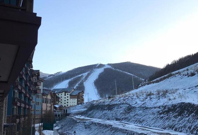 Ski And Suites At Thaiwoo Resort 逅雪套房民宿