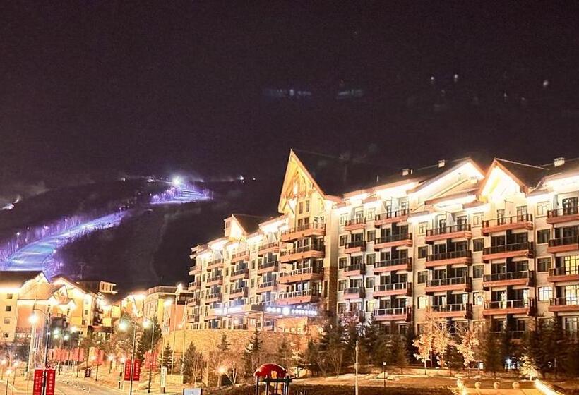 Ski And Suites At Thaiwoo Resort 逅雪套房民宿