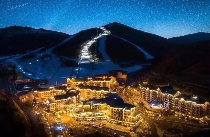 Ski And Suites At Thaiwoo Resort 逅雪套房民宿