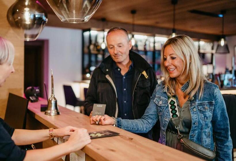 فندق Almhof Alpin Apartments & Spa