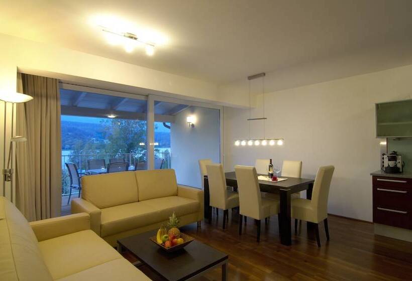 هتل Appartements De Luxe Schluga