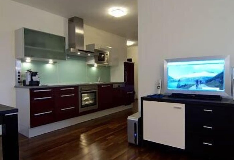 هتل Appartements De Luxe Schluga