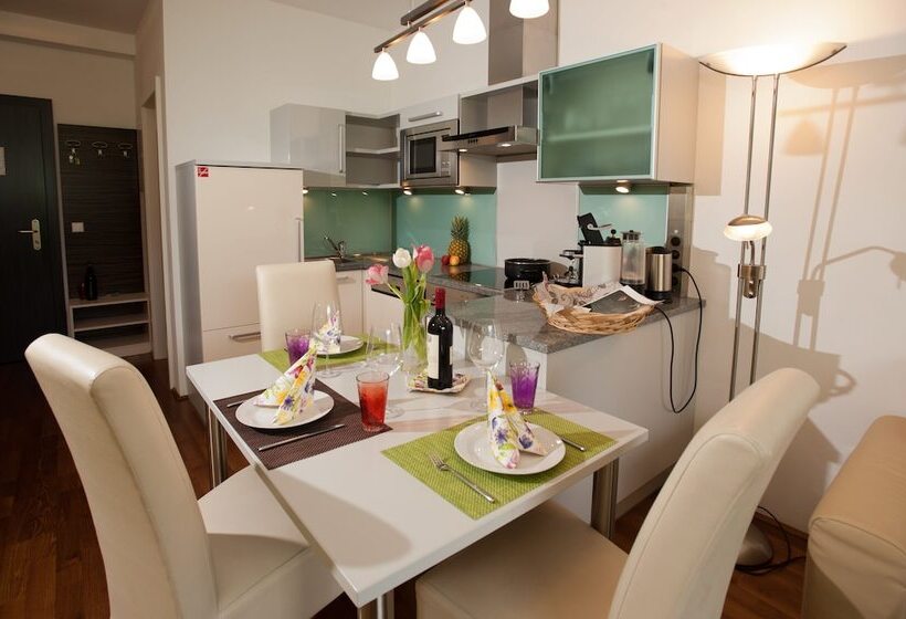 هتل Appartements De Luxe Schluga