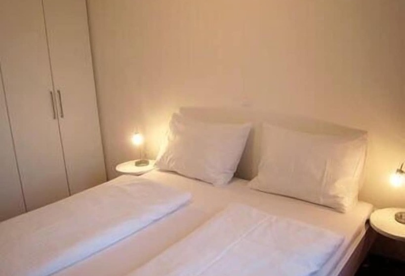 هتل Appartements De Luxe Schluga