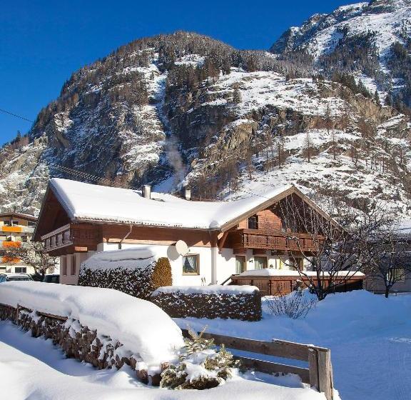 Отель Appartements Gufler