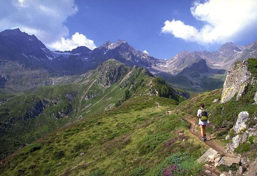 Отель Appartements Gufler