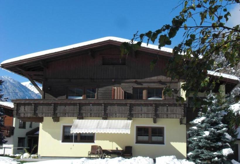 ホテル Appartements Kuprian