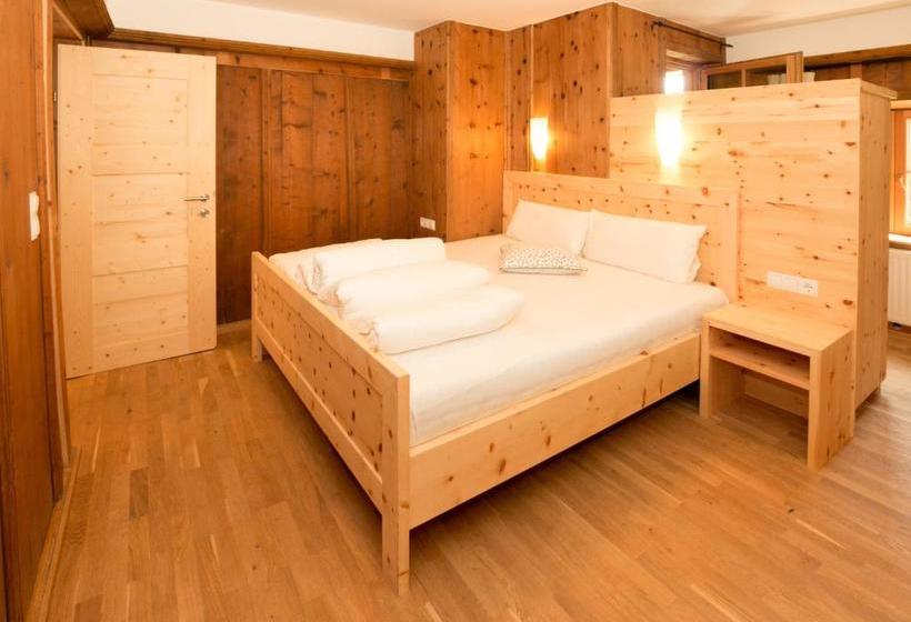 ホテル Falkneralm