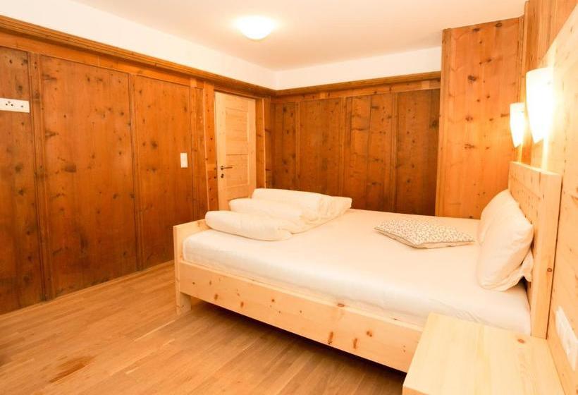 ホテル Falkneralm