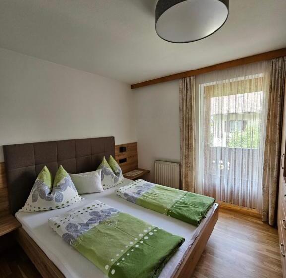 酒店 Ferienwohnungen Haus Schett