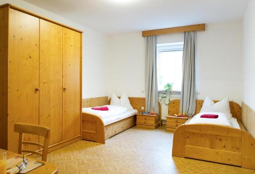 ホテル Gasthof  Zum Alten Turm