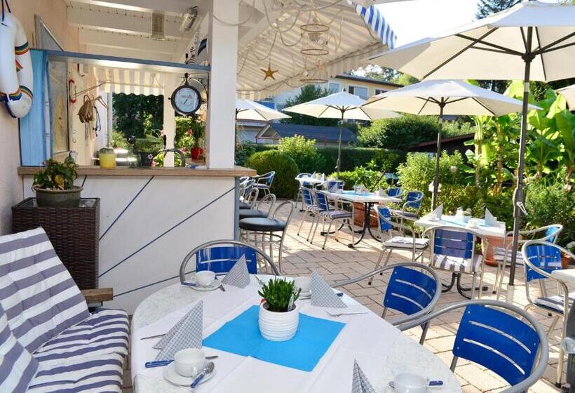 Отель Happy Lake By Thomas Strugger