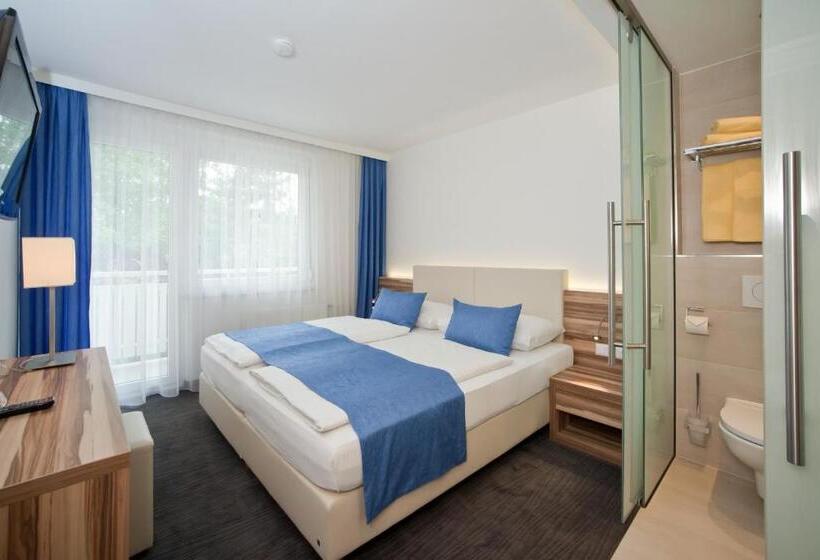 Отель Happy Lake By Thomas Strugger