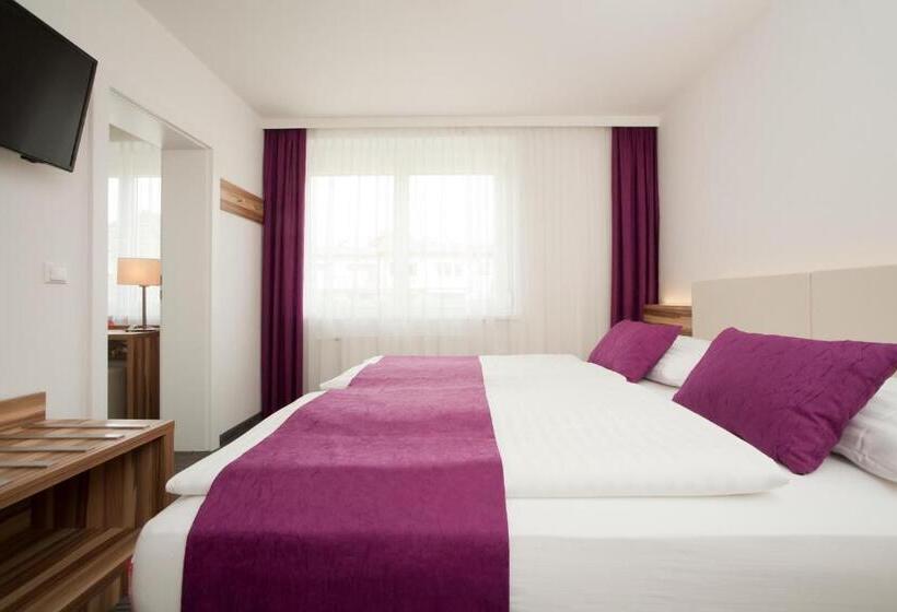 Отель Happy Lake By Thomas Strugger