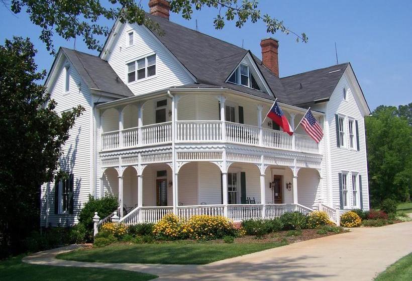 فندق Lake Allatoona Inn