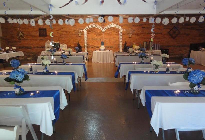 فندق Lake Allatoona Inn