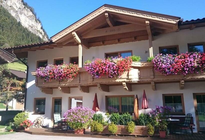 هتل Ferienhaus Gredler