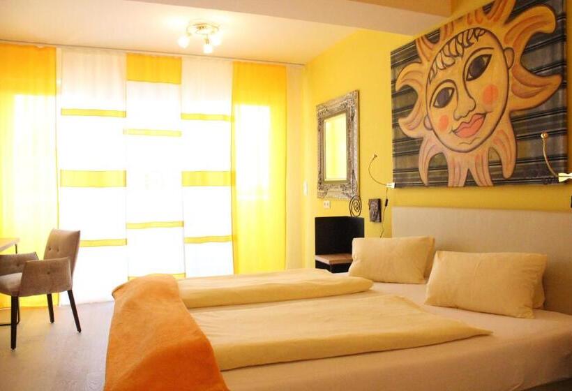 酒店 Malerwinkl Restaurant + Kunst