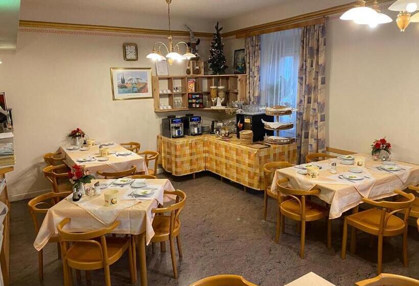 Отель Pension Alt Strassgang