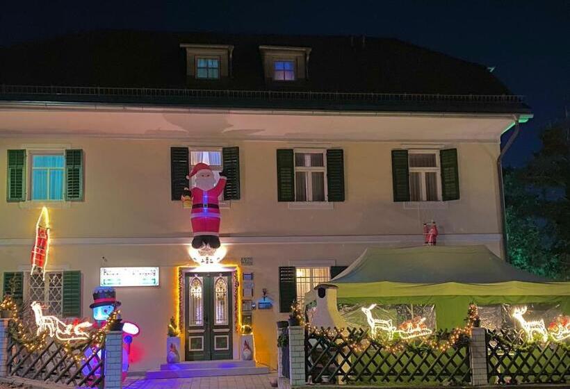 هتل Pension   Alt   Strassgang