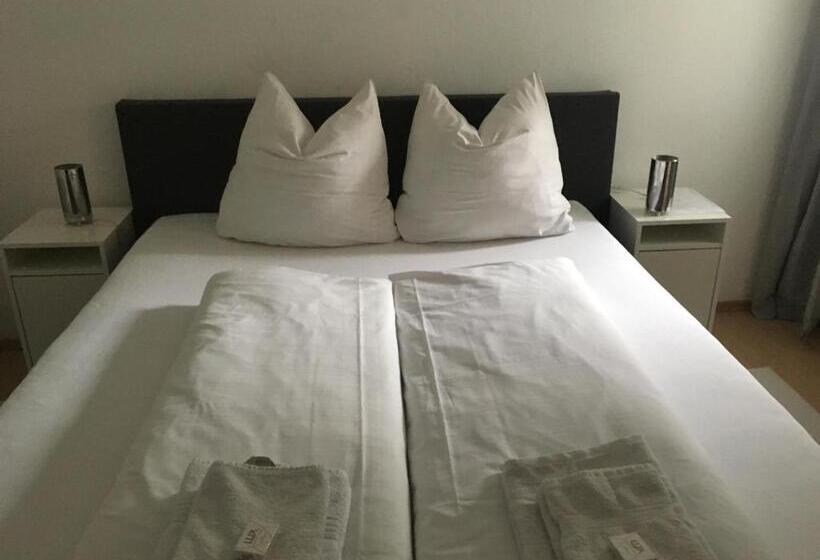 ホテル Pension Sunnseitn   Gasthof   Café   Weinkeller