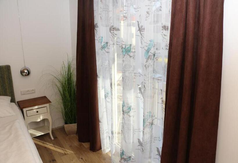 هتل Pension Wachau