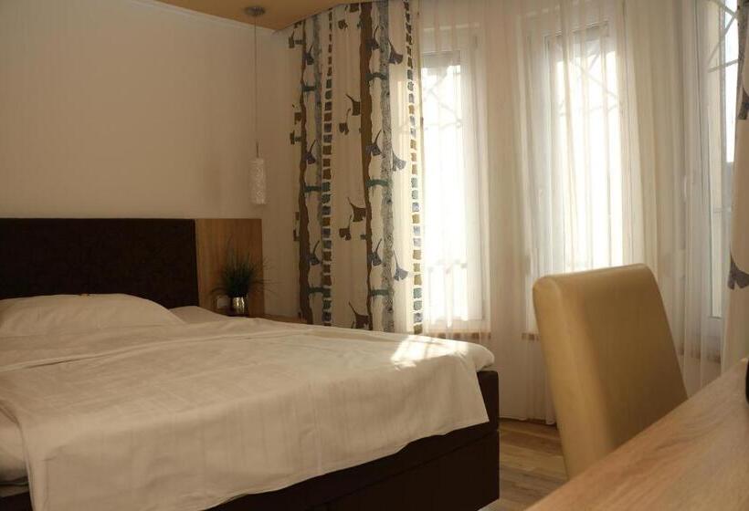 هتل Pension Wachau