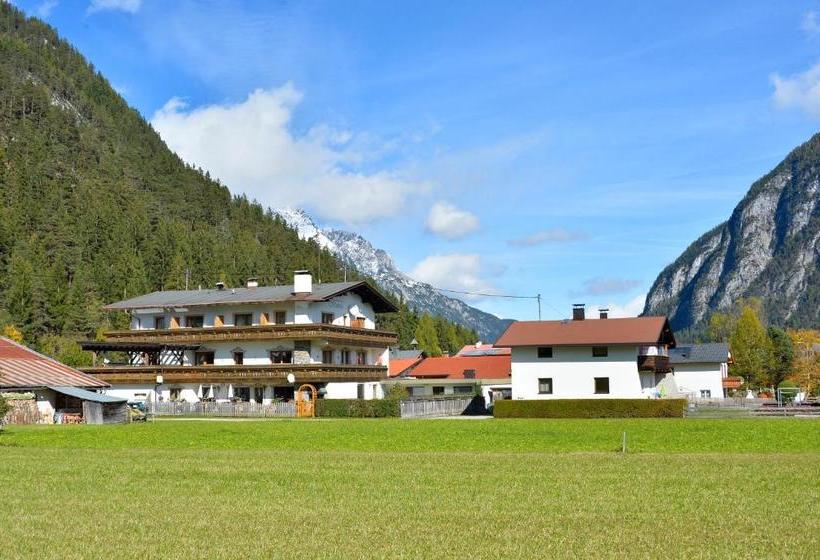 هتل Pension Und Apartments Landhaus Marie