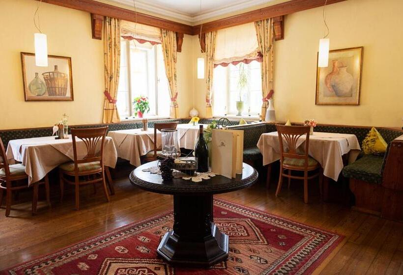 هتل Schloss Lerchenhof