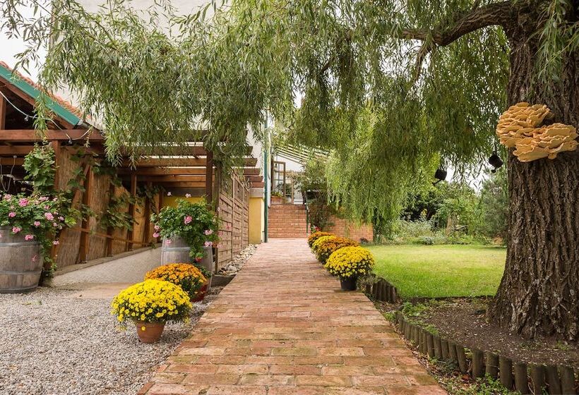 Отель Wein & Landhaus Willi Opitz