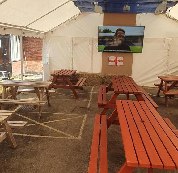 هاستل The White Lion Inn