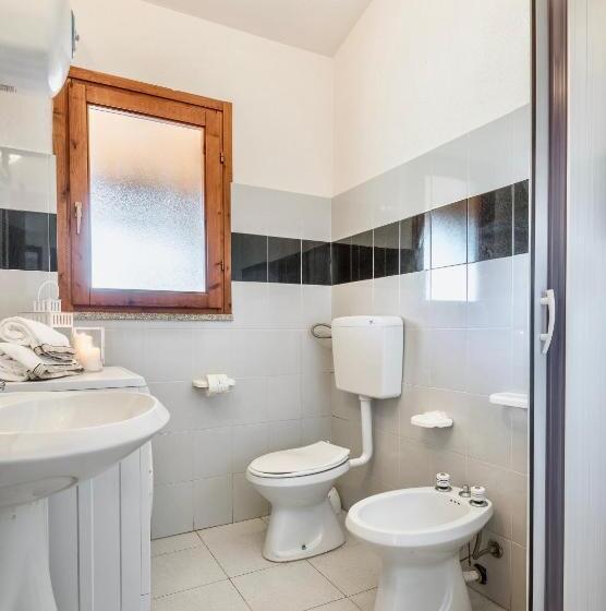 Apartments With Air Conditioning And Private Outdoor Area In The Center Of San Teodoro