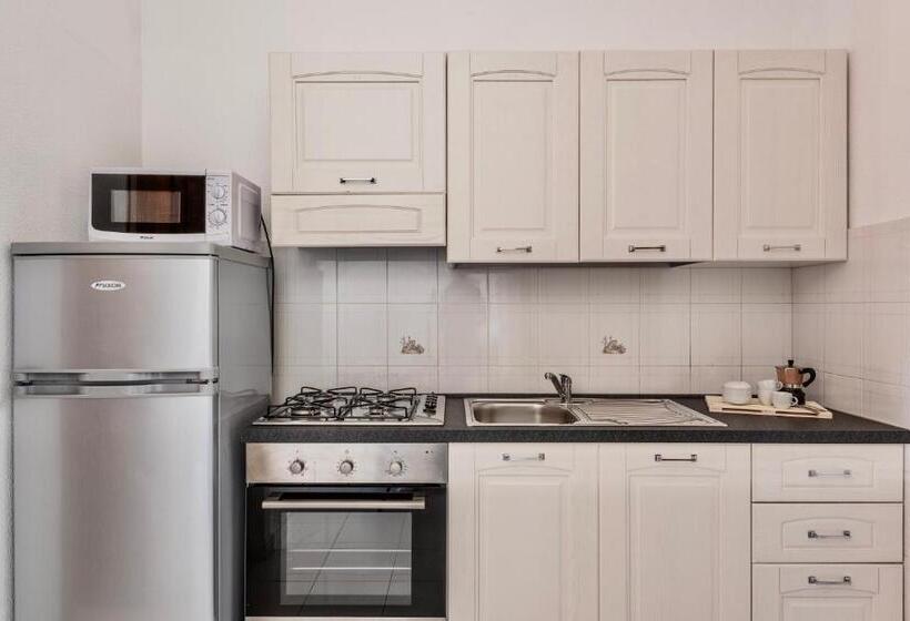 Apartments With Air Conditioning And Private Outdoor Area In The Center Of San Teodoro