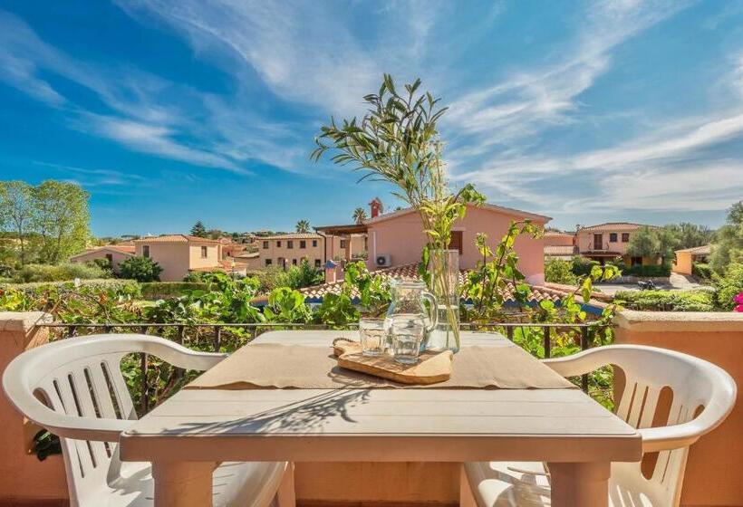 Apartments With Air Conditioning And Private Outdoor Area In The Center Of San Teodoro