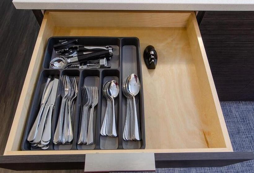 Balcony,gym,rooftop Grill,terrace, Kingbed, 4k Tv