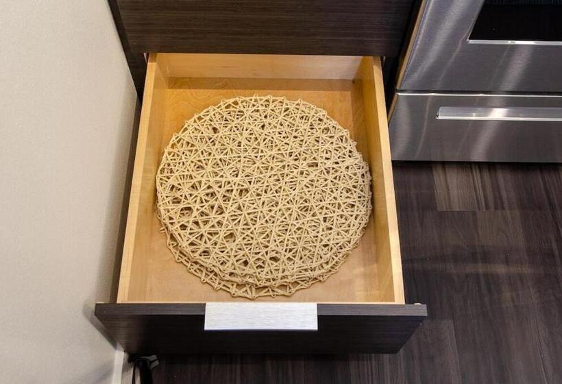 Balcony,gym,rooftop Grill,terrace, Kingbed, 4k Tv