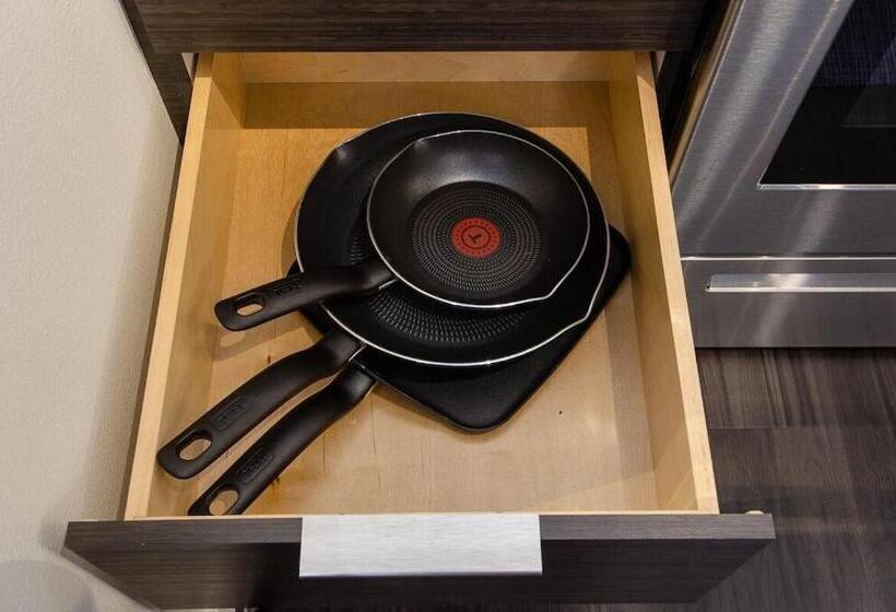 Balcony,gym,rooftop Grill,terrace, Kingbed, 4k Tv