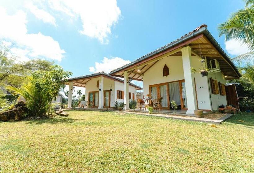 Bed and Breakfast Emel S Retreat By Tropical Magnum   Luxury Boutique Villa