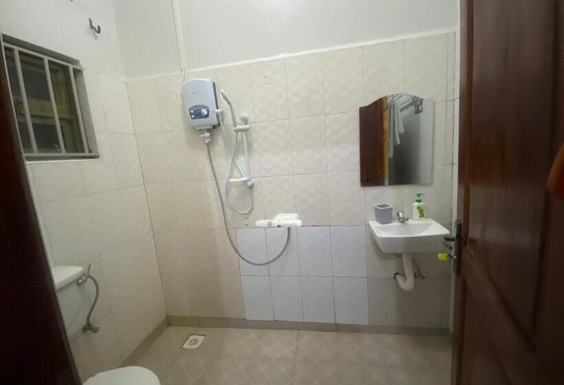 تختخواب و صبحانه Heri Courts