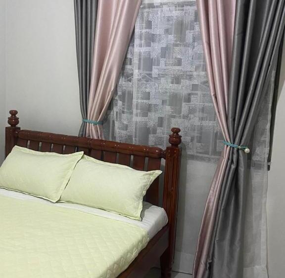 تختخواب و صبحانه Heri Courts