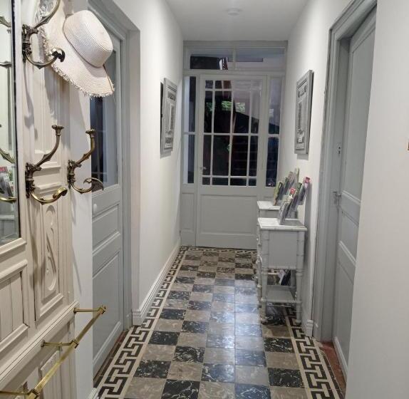 مبيت وإفطار Les Coulisses Du Château