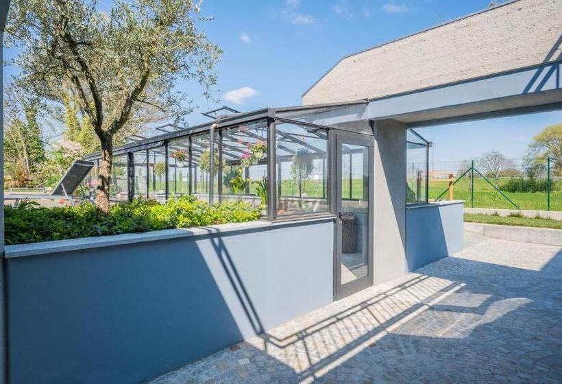 تختخواب و صبحانه Royal Suite Parma Con Piscine Calda E Fredda