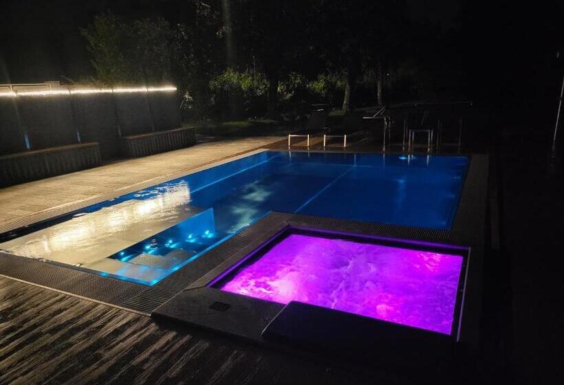 تختخواب و صبحانه Royal Suite Parma Con Piscine Calda E Fredda